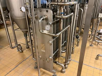 Overview picture of APV N 35 plate heat exchanger